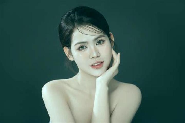 Alice, 21 — Escort in Huong Khe, Vietnam