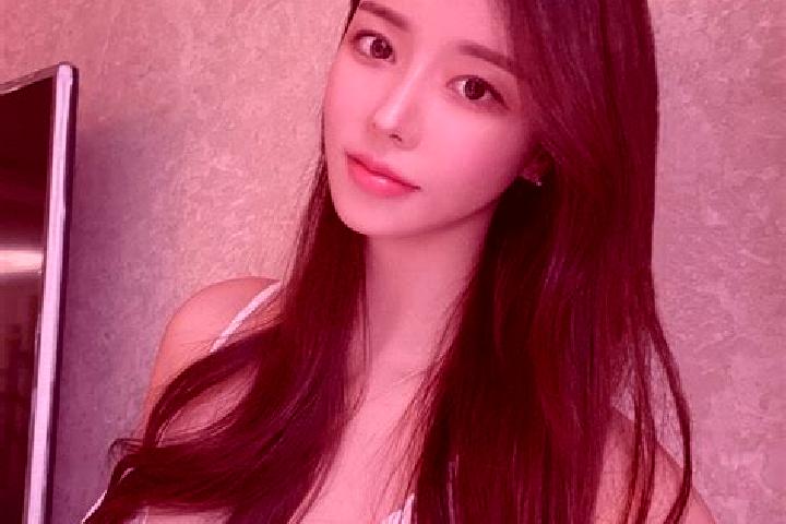 Alice, 21 — Escort in Nianzishan, China