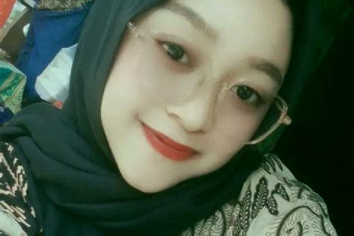Alice, 21 — Escort in Sambong, Indonesia
