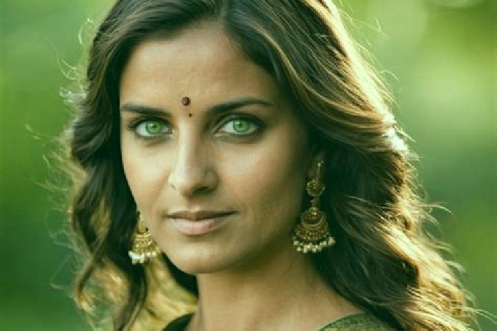 Alice, 22, a brunette green-eyed indian companion based in Agnetz. Offering Roleplay, Massage, Striptease, Duos. Available for incall and outcall, overnight ...