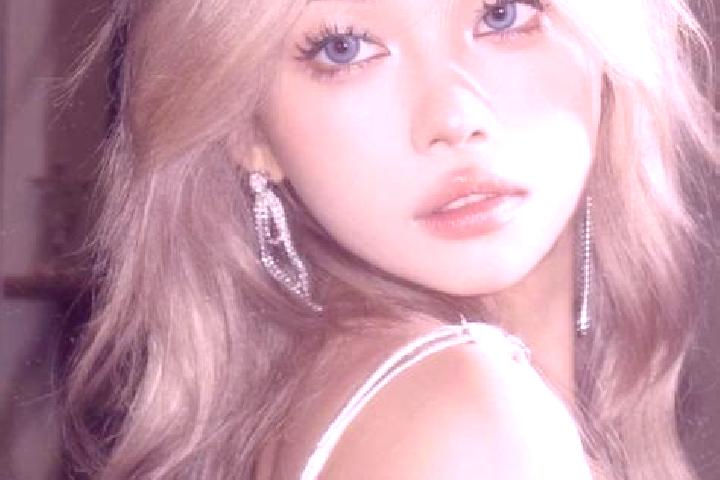 Alice, 22, a platinum blonde amber-eyed asian companion based in My Hao. Offering Couples, Roleplay, Dinner Date. Available for incall and outcall, day and e...
