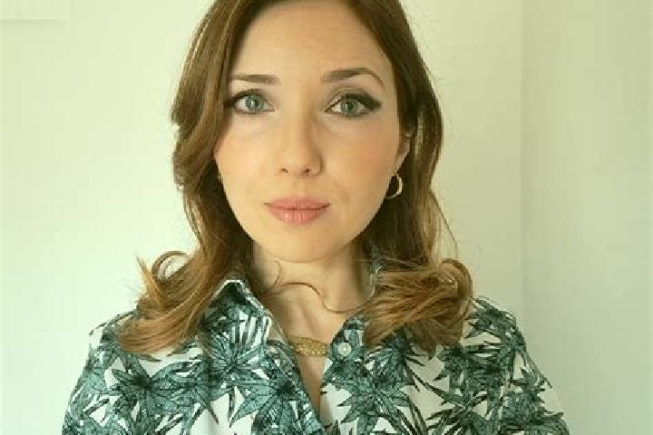 Alice, 22 — Escort in Saint-Simon, France