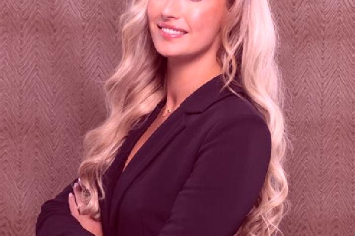 Alice, 22 — Escort in Torhout, Belgium