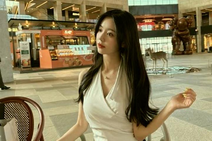 Alice, 22 — Escort in Zhouxin, China