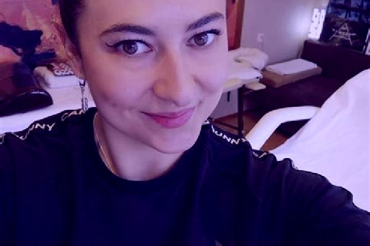 Alice, 23, a black grey-eyed slavic companion based in Romanasi. Offering Striptease, Dinner Date, Erotic Massage. Available for incall and outcall, day and ...