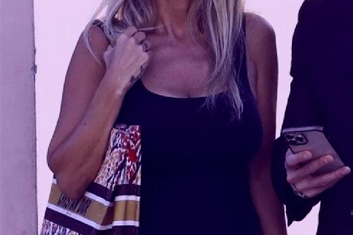 Alice, 23, a blonde brown-eyed ebony companion based in Beverly Hills. Offering 69, Domination, Dinner Date. Available for incall and outcall, day and evenin...