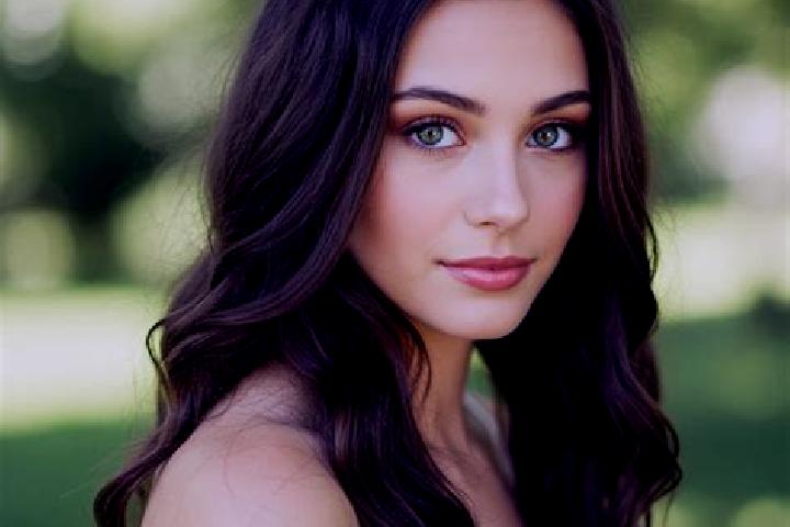Alice, 23, a brunette hazel-eyed mediterranean companion based in Villamoronta. Offering CIM, Couples, Travel Companion. Available for incall and outcall, ov...