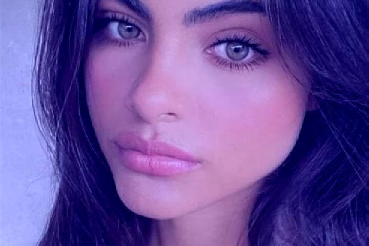 Alice, 23, a dark blonde green-eyed latina companion based in York. Offering Dinner Date, Erotic Massage, BDSM. Available for incall and outcall, overnight b...