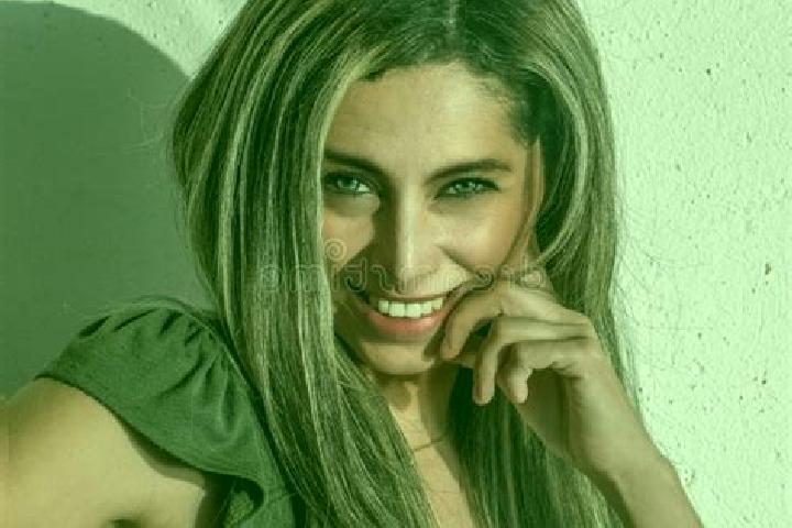 Alice, 23, a red green-eyed latina companion based in Novoselki. Offering Couples, A-Level, Erotic Massage, Girlfriend Experience. Available for incall and o...
