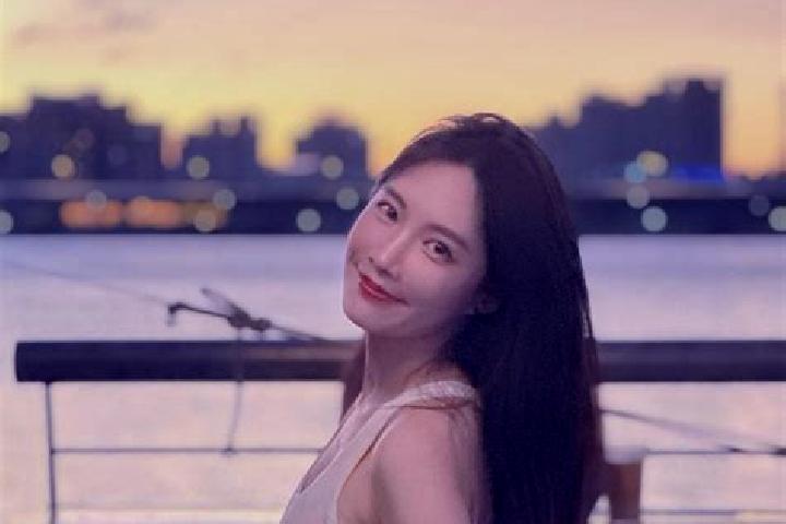 Alice, 23 — Escort in Dedino, Russia