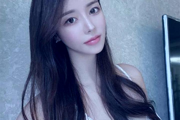 Alice, 23 — Escort in Tongzhong, China