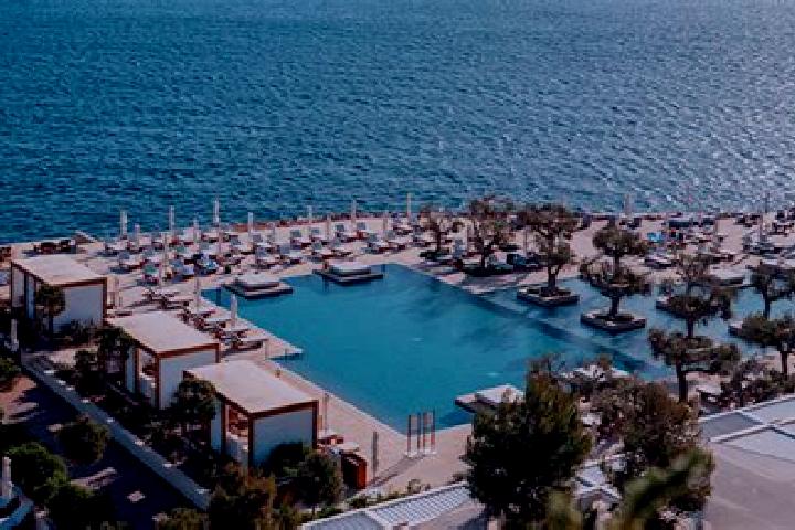 Alice, 23 — Escort in Vouliagmeni, Greece