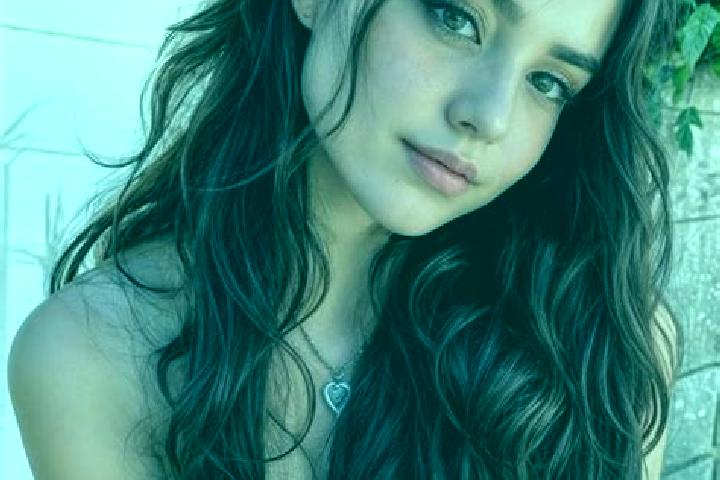 Alice, 24, a auburn hazel-eyed latina companion based in Sadoveni. Offering BDSM, Roleplay, Prostate Massage, CIM, GFE. Available for incall and outcall, day...