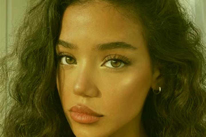 Alice, 24, a black brown-eyed caucasian companion based in Vilamarxant. Offering 69, Overnight, Duos. Available for incall and outcall, overnight bookings av...