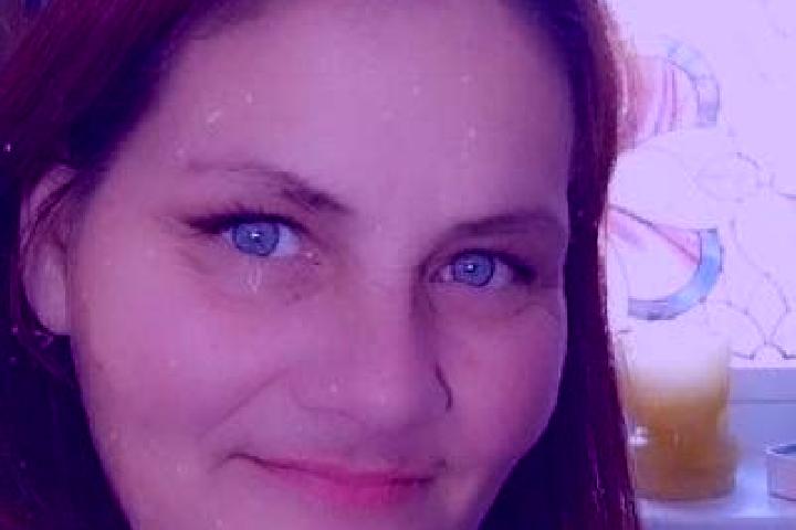 Alice, 24, a red brown-eyed european companion based in Kuhstorf. Offering Duos, Dinner Date, Fetish, Massage. Available for incall and outcall, day and even...