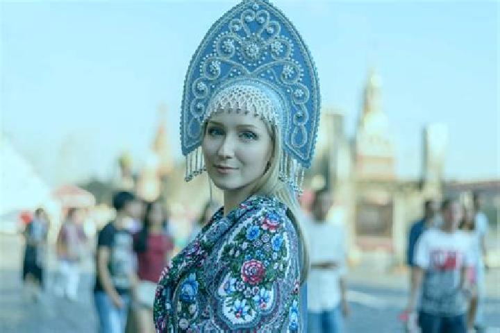 Alice, 24 — Escort in Chapayevka, Ukraine