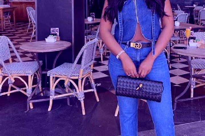 Alice, 24 — Escort in Eloff, South Africa