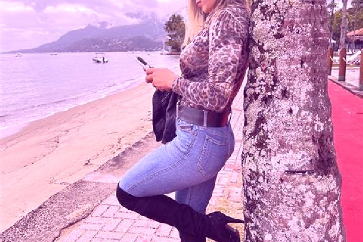 Alice, 24 — Escort in Moreira Sales, Brazil