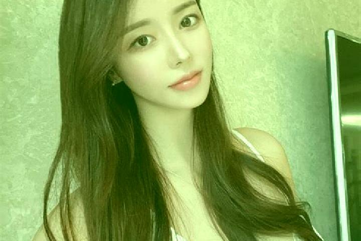 Alice, 24 — Escort in Tongzha, China