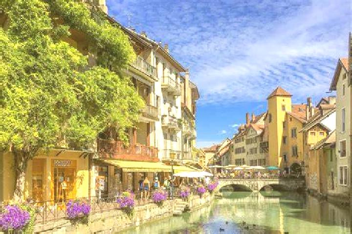 Alice, 24 — Escort in Villethierry, France