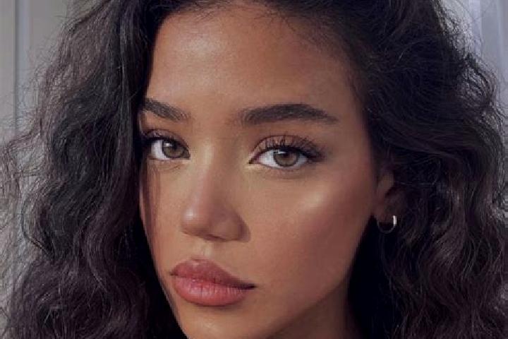 Alice, 25, a black brown-eyed asian companion based in Bogis-Bossey. Offering A-Level, GFE. Available for incall and outcall, day and evening dates.