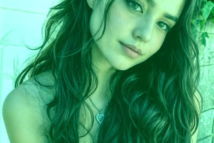 Alice, 25, a brunette hazel-eyed caribbean companion based in Dysart. Offering Deep French Kissing, BDSM, Massage, CIM, Erotic Massage. Available for incall ...