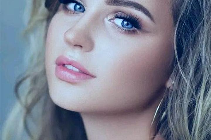Alice, 25, a dark blonde blue-eyed mediterranean companion based in Higashigotanda. Offering Overnight, BDSM, Deep French Kissing, Massage. Available for inc...