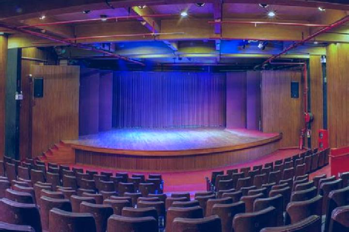 Alice, 25 — Escort in Auditorium, Canada