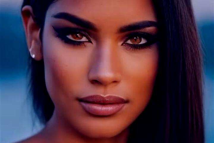 Alice, 26, a black dark-eyed latina companion based in Aleman. Offering Deep French Kissing, Couples, Fetish. Available for incall and outcall, day and eveni...