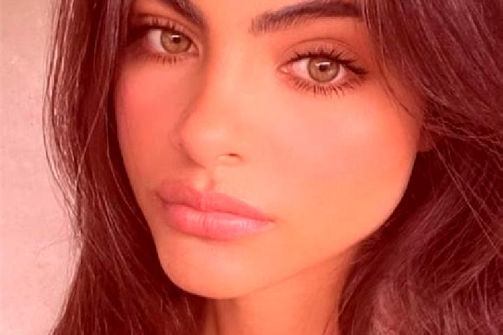 Alice, 26, a brunette dark-eyed indian companion based in Quan Lao. Offering Massage, Dinner Date, CIM, BDSM. Available for incall and outcall, day and eveni...