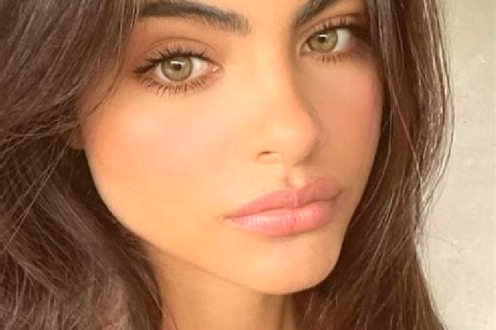 Alice, 26, a brunette hazel-eyed middle eastern companion based in Santa Maria del Molise. Offering Fetish, GFE, Dinner Date. Available for incall and outcal...