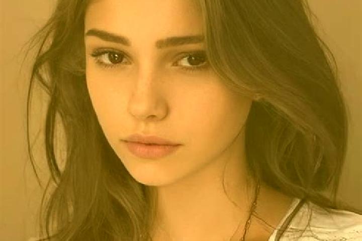 Alice, 26, a chestnut grey-eyed slavic companion based in Le Pouzin. Offering Dinner Date, Couples, Duos, Tantra. Available for incall and outcall, overnight...