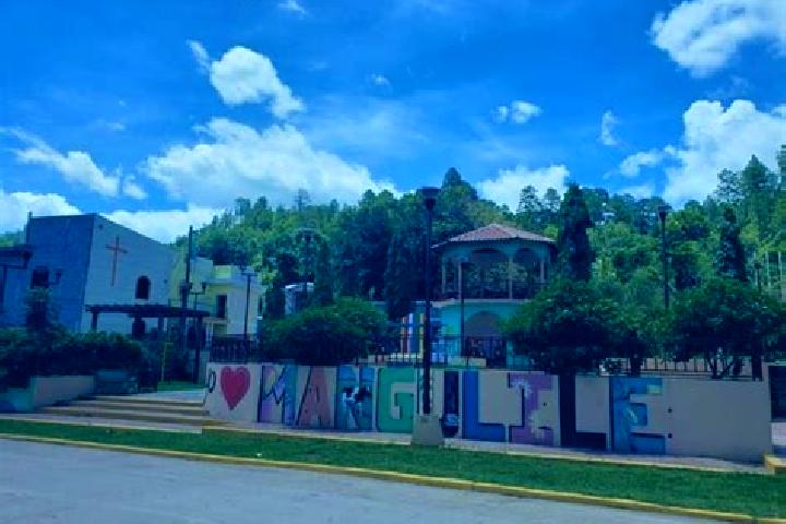 Alice, 26 — Escort in Mangulile, Honduras