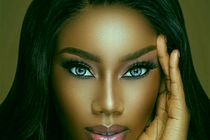 Alice, 27, a black blue-eyed ebony companion based in Reesdorf. Offering Couples, CIM, Striptease. Available for incall and outcall, day and evening dates.