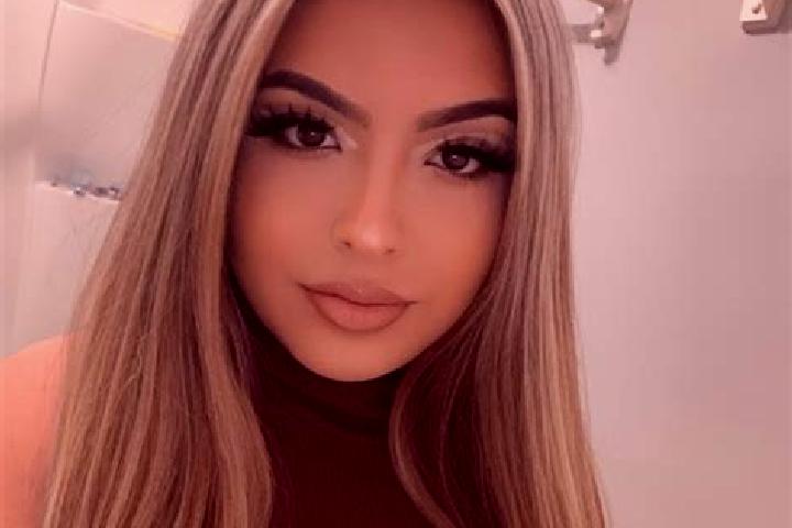 Alice, 27, a blonde dark-eyed latina companion based in Apelern. Offering BDSM, 69, Party Girl. Available for incall and outcall, day and evening dates.