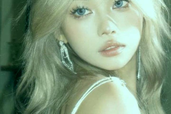 Alice, 27, a blonde grey-eyed asian companion based in Chengxi. Offering Roleplay, 69, Party Girl. Available for incall and outcall, day and evening dates.