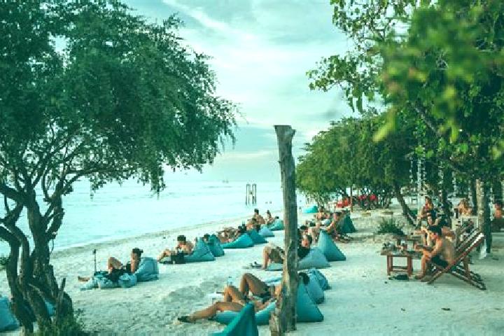 Alice, 27, a blonde hazel-eyed caribbean companion based in Gili Trawangan. Offering Domination, BDSM, Massage, Travel Companion. Available for incall and ou...
