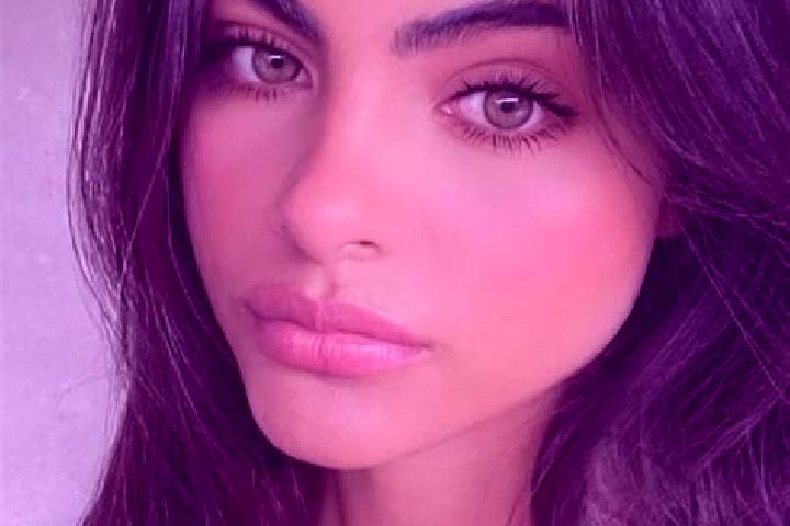 Alice, 27, a brunette green-eyed latina companion based in Slavuta. Offering Striptease, Roleplay, Erotic Massage, Duos. Available for incall and outcall, ov...