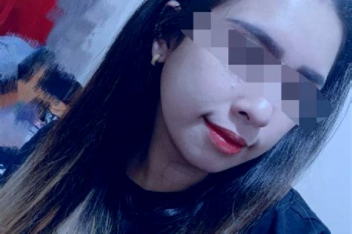Alice, 27, a red dark-eyed asian companion based in Villaricca. Offering Domination, Fetish, Striptease. Available for incall and outcall, day and evening da...