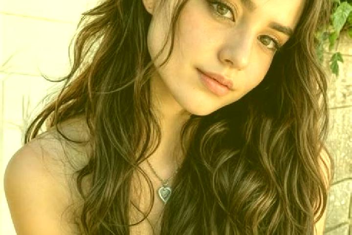 Alice, 27, a red hazel-eyed middle eastern companion based in Resita. Offering GFE, Couples, Erotic Massage, Deep French Kissing, Party Girl. Available for i...