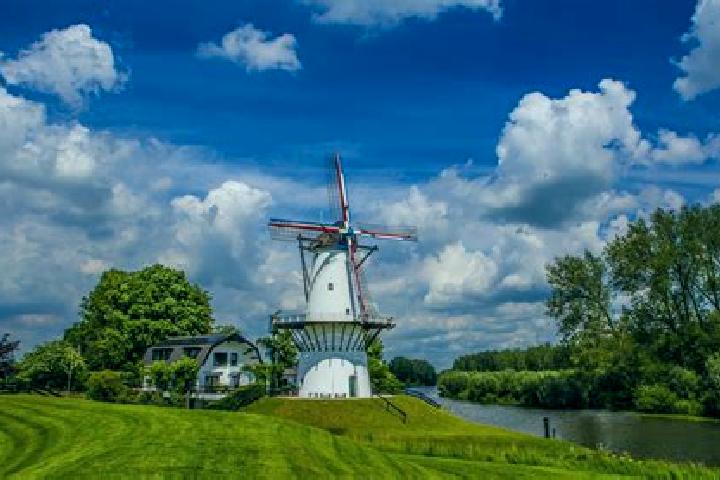 Alice, 27 — Escort in Deil, Netherlands
