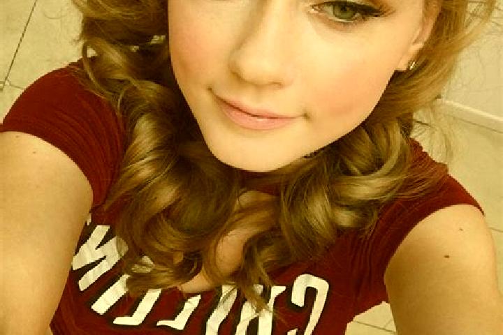 Alice, 27 — Escort in Hays, United States