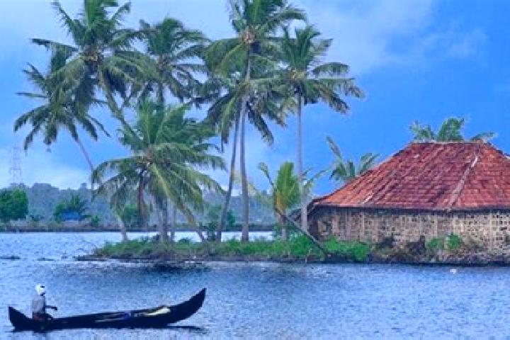 Alice, 27 — Escort in Kumbalangy, India