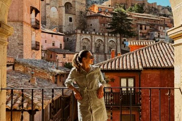 Alice, 27 — Escort in Torres de Albarracin, Spain