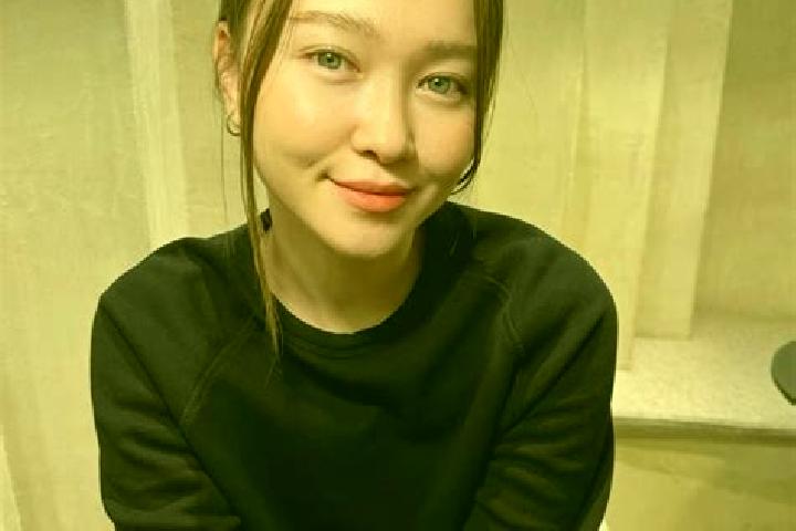Alice, 28, a dark blonde blue-eyed asian companion based in Hillsborough. Offering Couples, Massage, Dinner Date. Available for incall and outcall, overnight...