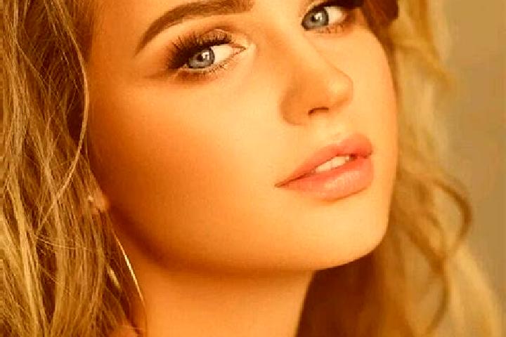 Alice, 28, a dark blonde blue-eyed middle eastern companion based in Cosoleto. Offering Tantra, Travel Companion, Party Girl, Overnight. Available for incall...