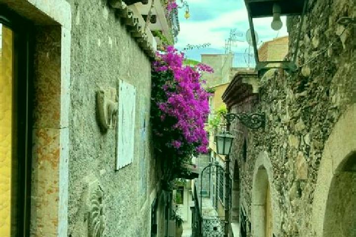 Alice, 28 — Escort in Rota Greca, Italy