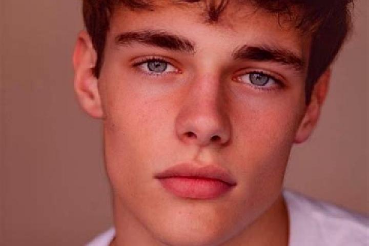 Alice, 29, a black brown-eyed caucasian companion based in Champillon. Offering Roleplay, Couples, CIM. Available for incall and outcall, day and evening dates.