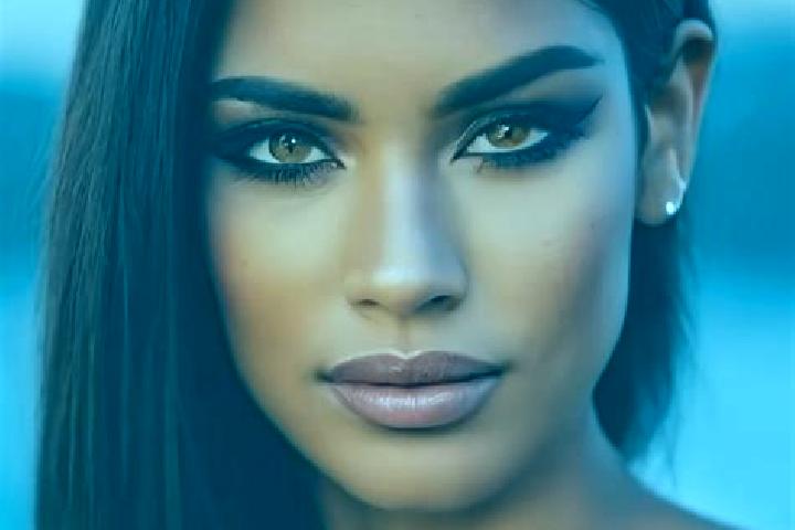 Alice, 29, a black green-eyed latina companion based in Sparleni. Offering Couples, Fetish, Duos. Available for incall and outcall, day and evening dates.