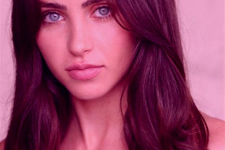 Alice, 29, a brunette hazel-eyed latina companion based in La Croixille. Offering Domination, Massage, Party Girl. Available for incall and outcall, day and ...